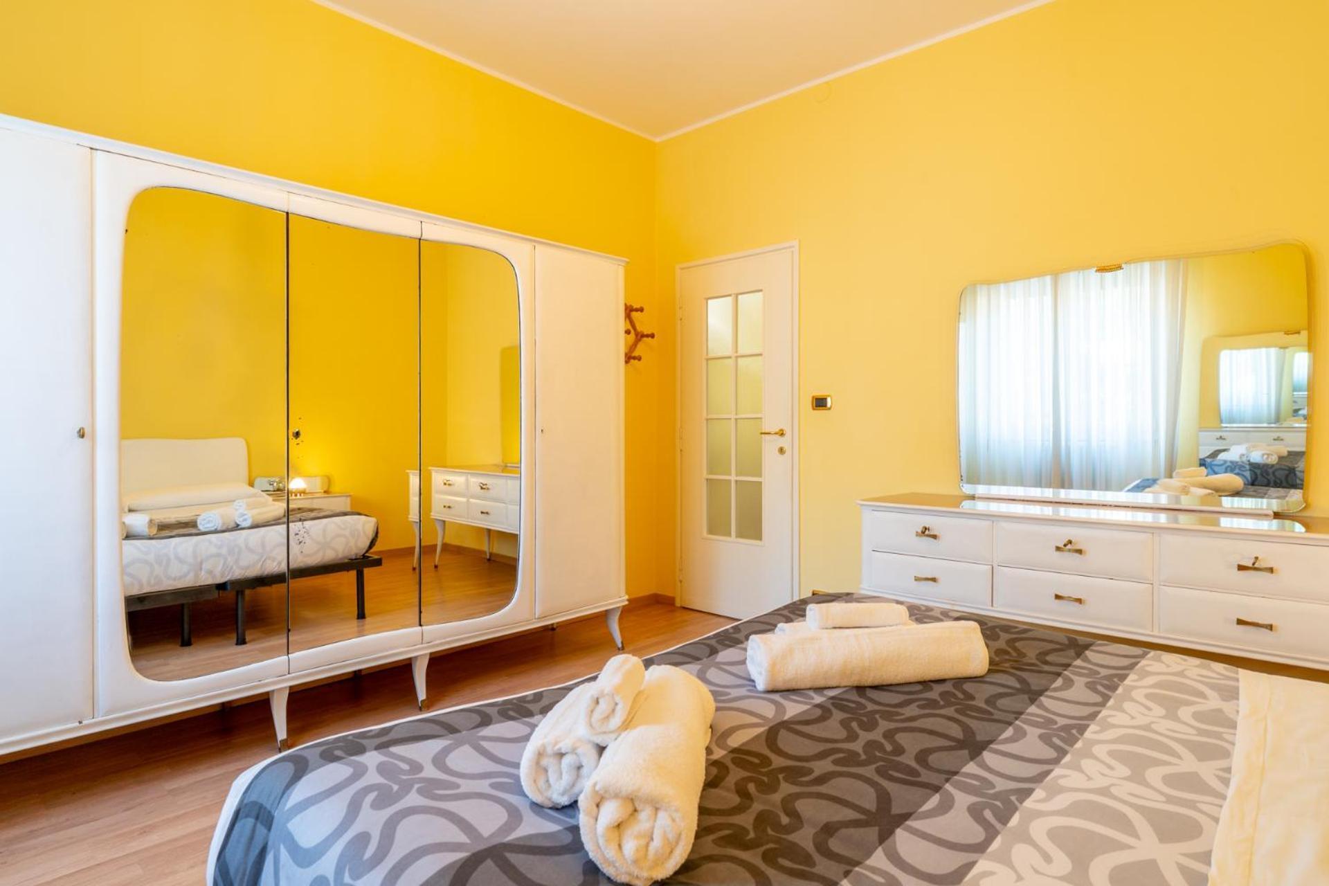Spacious Apartment At Como Lake Mandello del Lario Luaran gambar