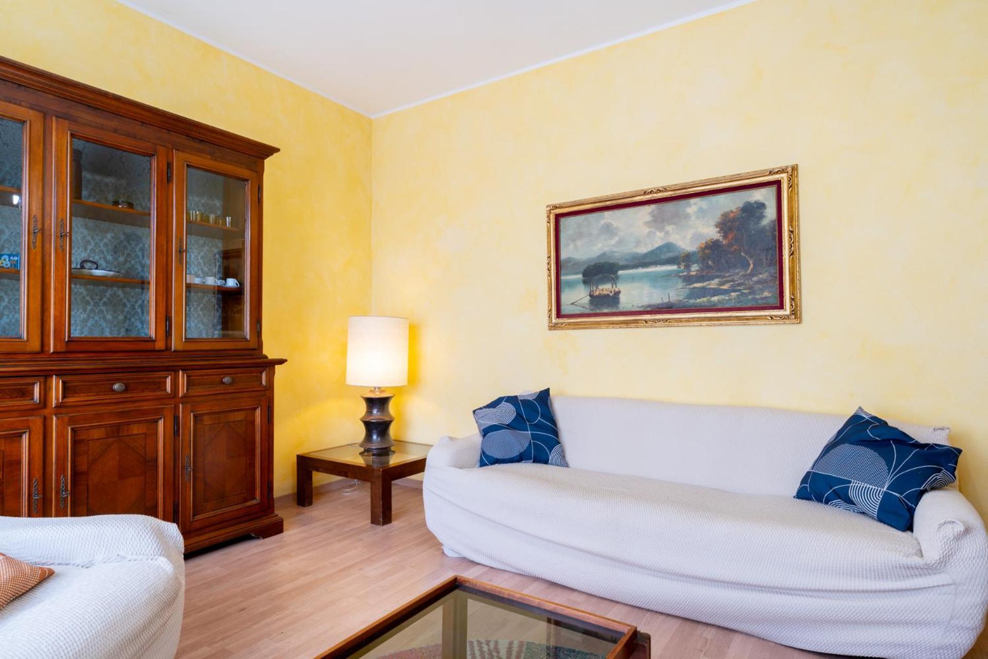 Spacious Apartment At Como Lake Mandello del Lario Luaran gambar